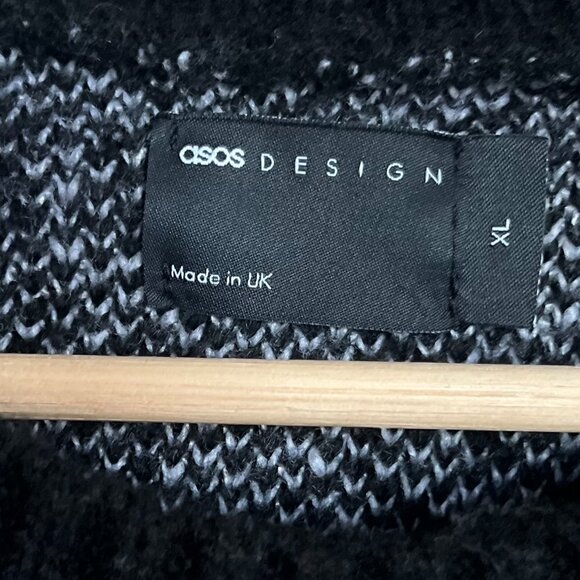 ASOS DESIGN knitted fluffy sweater in black & white checkerboard / Size XL - Picture 9 of 9